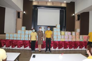 พ.ต.อ.กิตติ กองแสงศรี รอง ผบก.ศฝร.ภ.๓ ประธาน พร้อมอนุกรรมการและเจ้าหน้าที่ตรวจนับจำนวนปัญหาข้อสอบ